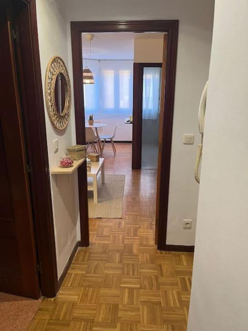 Acogedor Y Soleado Apartamento Recien Amueblado En Gijón Exterior foto