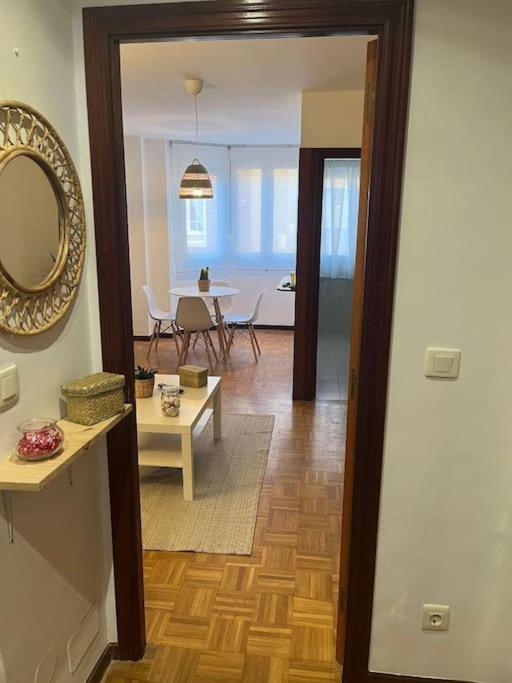 Acogedor Y Soleado Apartamento Recien Amueblado En Gijón Exterior foto