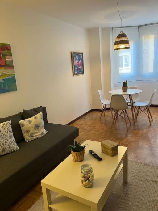 Acogedor Y Soleado Apartamento Recien Amueblado En Gijón Exterior foto